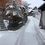 U Adama Grajoka