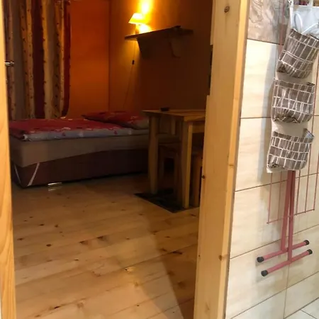 U Adama Grajoka Quarto em Acomodações Particulares *